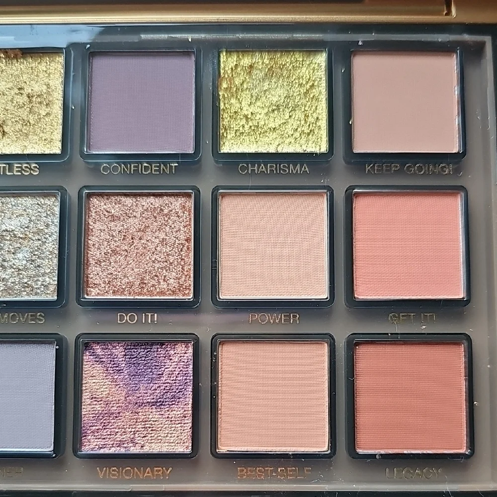 NIB HUDA BEAUTY EM(POWER)ED Eyeshadow Palette - Gold & Browns